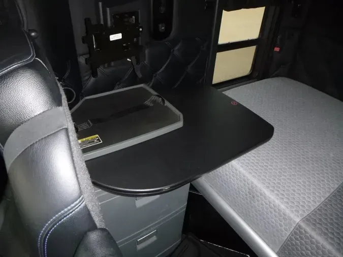 2021 Kenworth W990