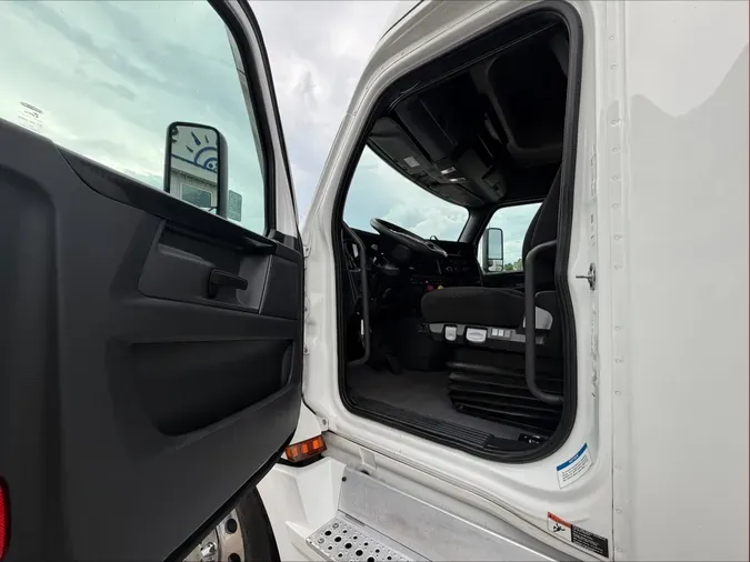 2024 Freightliner Cascadia 1267f19021d5592c3a42da8aae16dbacf85