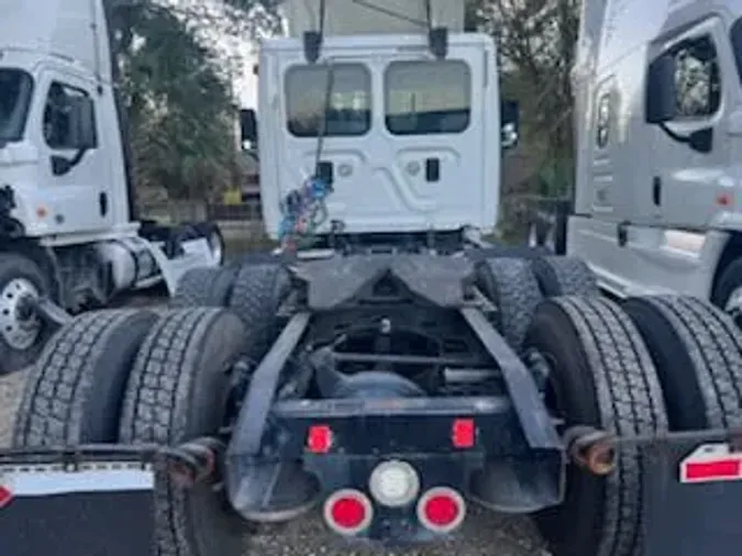 2015 FREIGHTLINER/MERCEDES CASCADIA 125