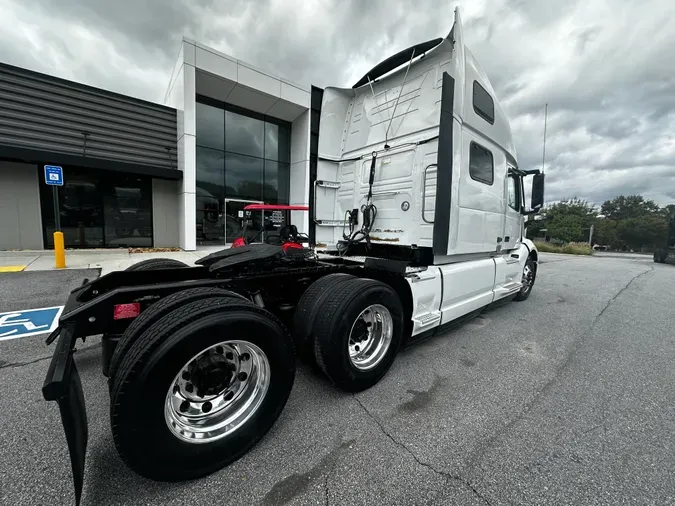 2023 VOLVO VNL64T860