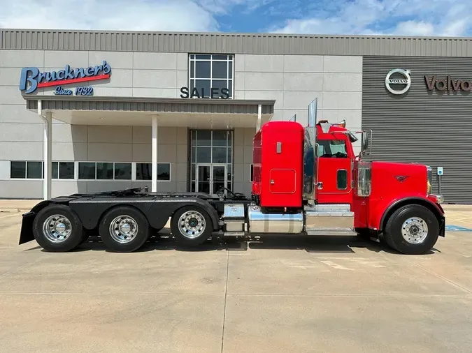 2017 PETERBILT 389