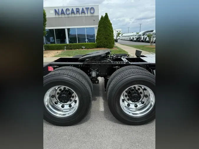 2021 VOLVO VNL64T760