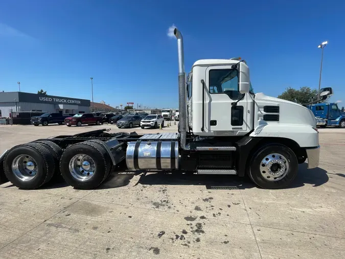 2022 MACK AN64T