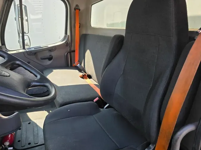 2018 FREIGHTLINER M2 106