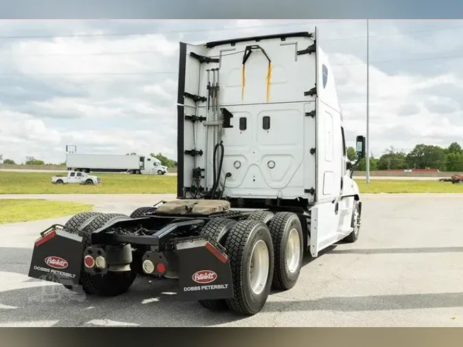 2017 FREIGHTLINER CASCADIA 126