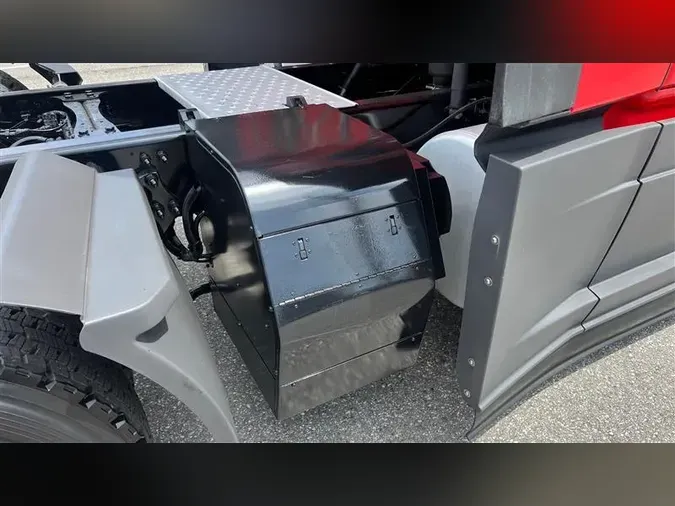 2021 FREIGHTLINER CA126