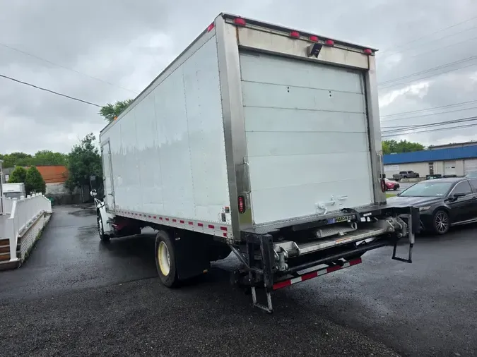 2017 FREIGHTLINER/MERCEDES M2 106