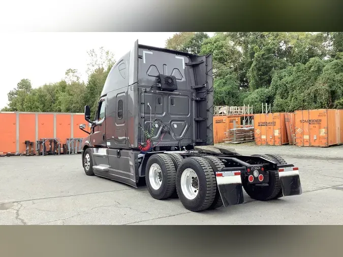 2024 Freightliner Cascadia