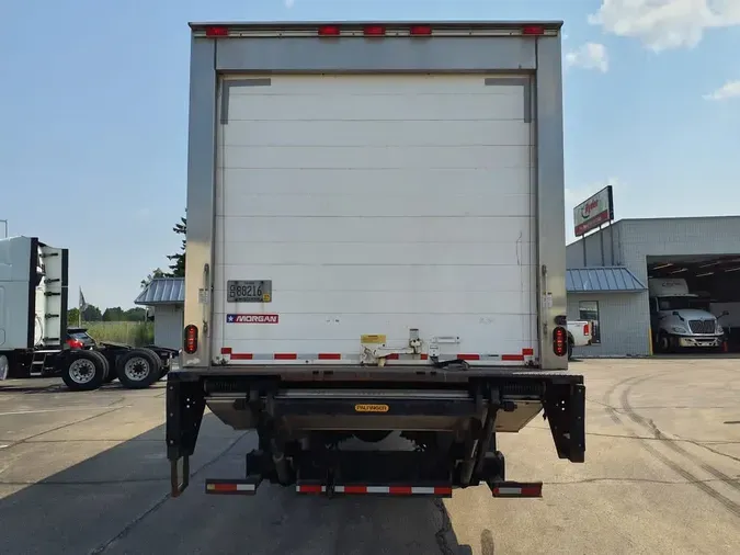 2018 FREIGHTLINER M2 106