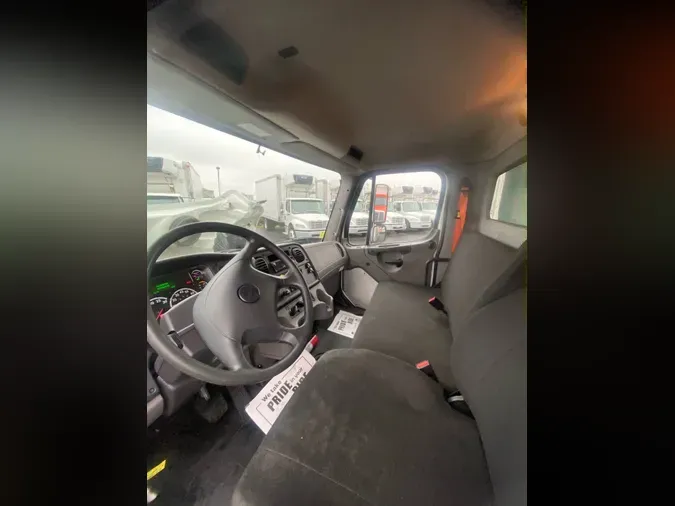 2020 FREIGHTLINER/MERCEDES M2 1067f435251cf5b41063ea1bcee3ce93c61