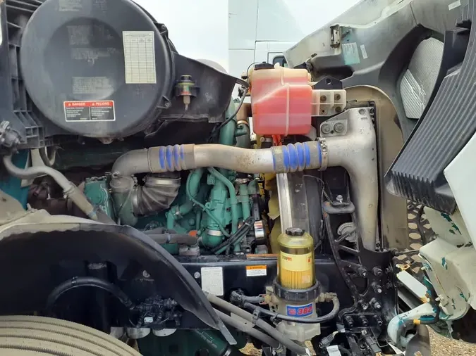 2019 VOLVO VNR42T 300