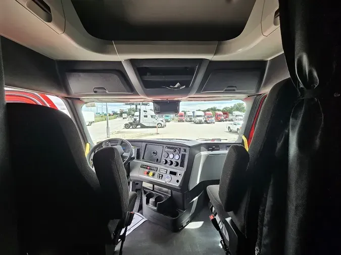 2022 FREIGHTLINER Cascadia 126