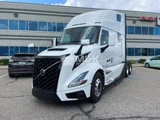 2025 VOLVO VNL64T860