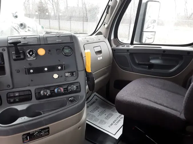 2017 FREIGHTLINER/MERCEDES CASCADIA 1137f4cd08ef7ebda638f42109246899767