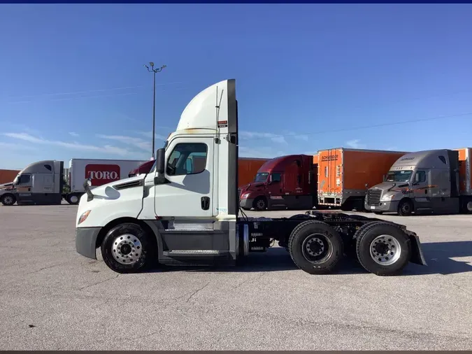 2020 Freightliner Cascadia 126