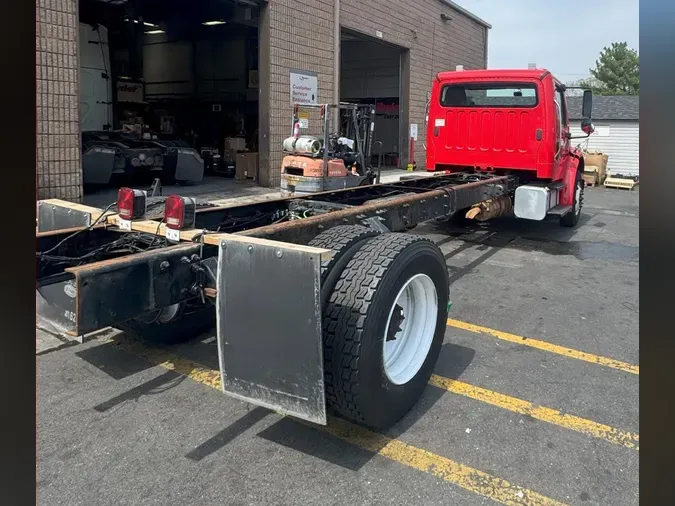 2018 FREIGHTLINER/MERCEDES M2 106