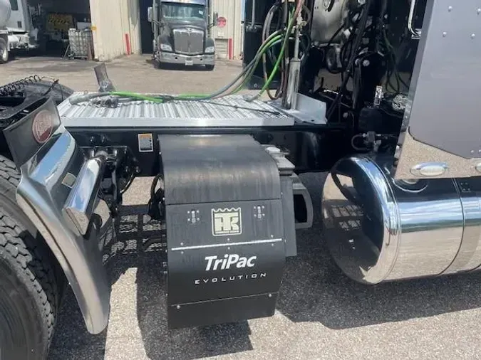 2022 Peterbilt 389