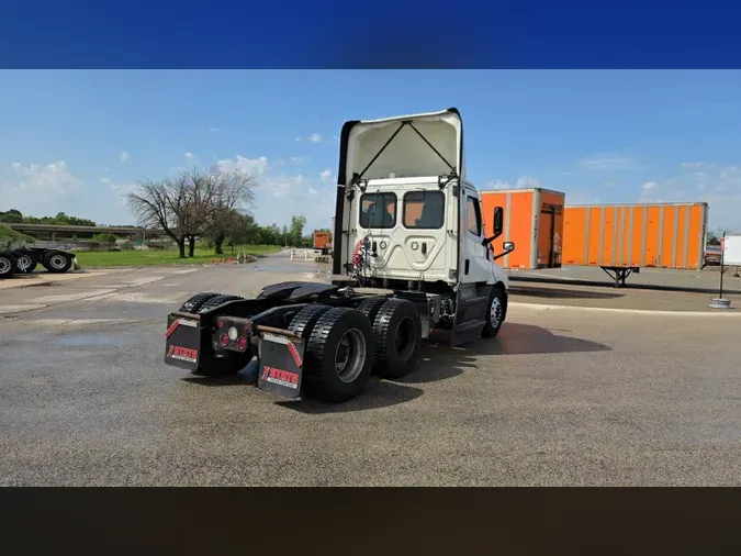 2022 Freightliner Cascadia 126