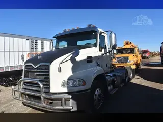 2017 MACK PINNACLE CXU613