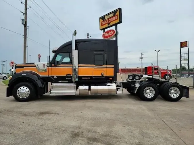 2023 Kenworth W990