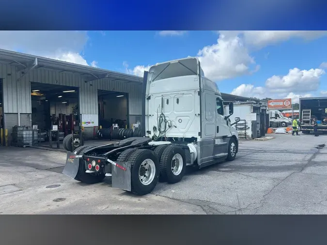 2019 Freightliner Cascadia 126