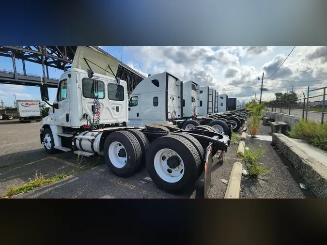 2016 FREIGHTLINER/MERCEDES CASCADIA 125