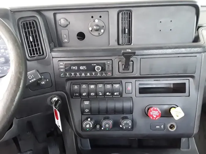 2019 NAVISTAR INTERNATIONAL LT625 DAYCAB T/A