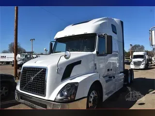 2012 VOLVO VNL64T670