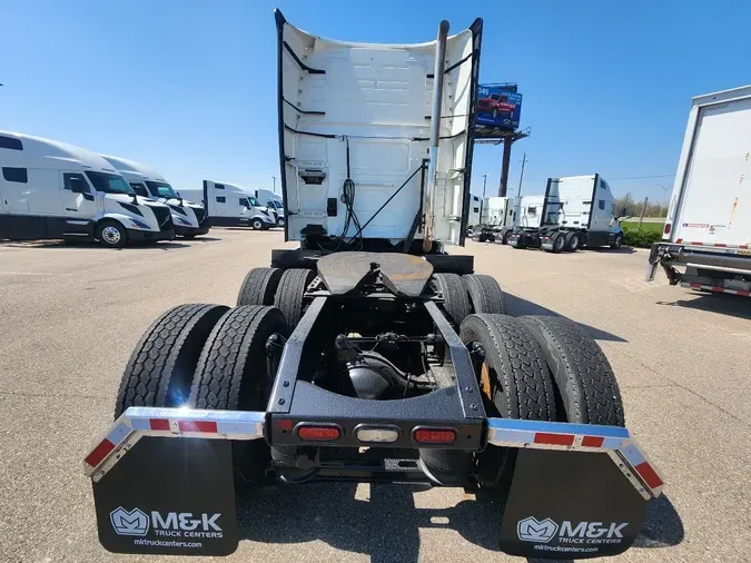 2021 VOLVO VNL64T760