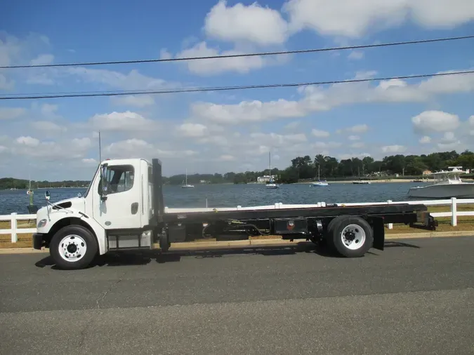 2014 FREIGHTLINER M2