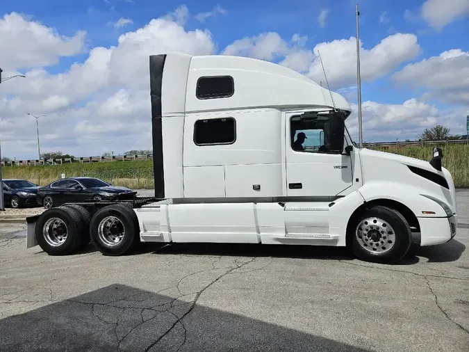 2022 VOLVO VNL64T860