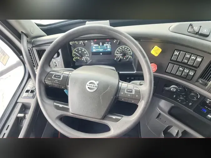 2020 VOLVO VNL760