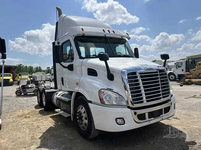2020 FREIGHTLINER CASCADIA 113