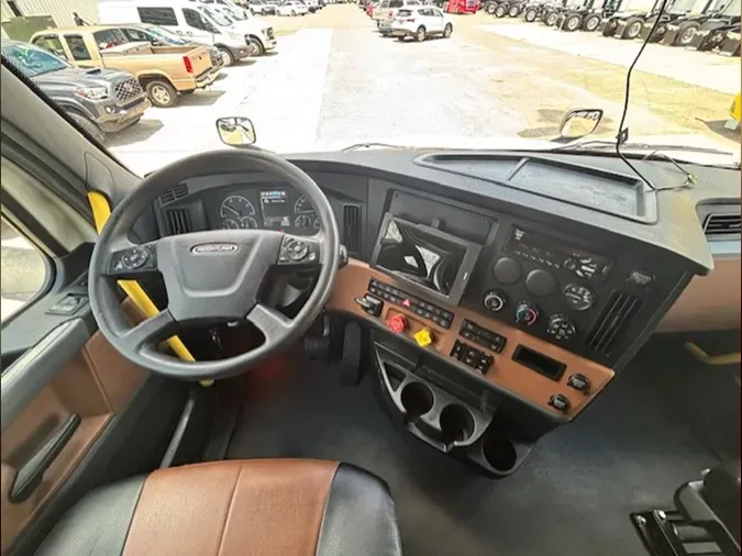 2021 Freightliner Cascadia 126