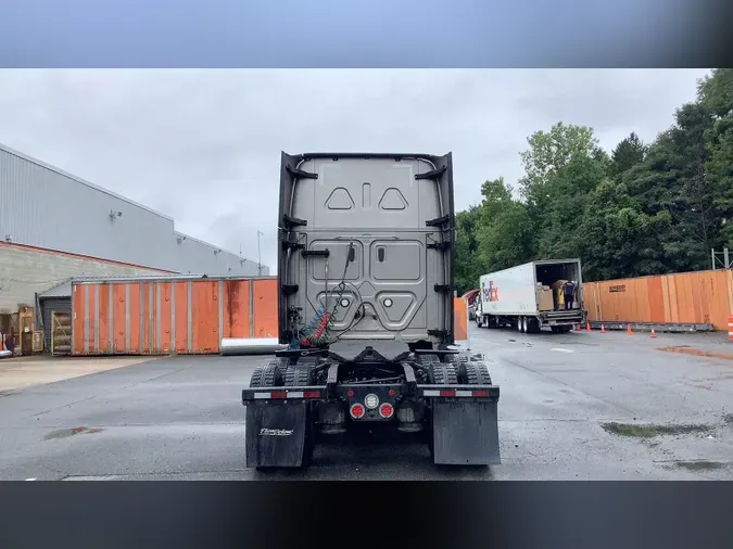 2020 Freightliner Cascadia 126