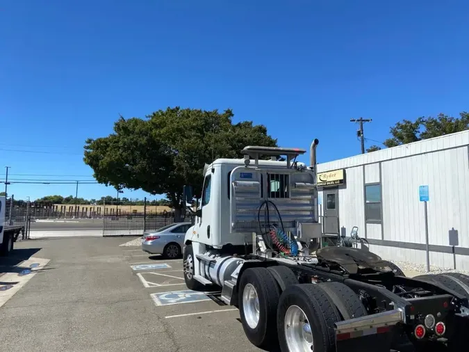 2020 FREIGHTLINER/MERCEDES CASCADIA 125