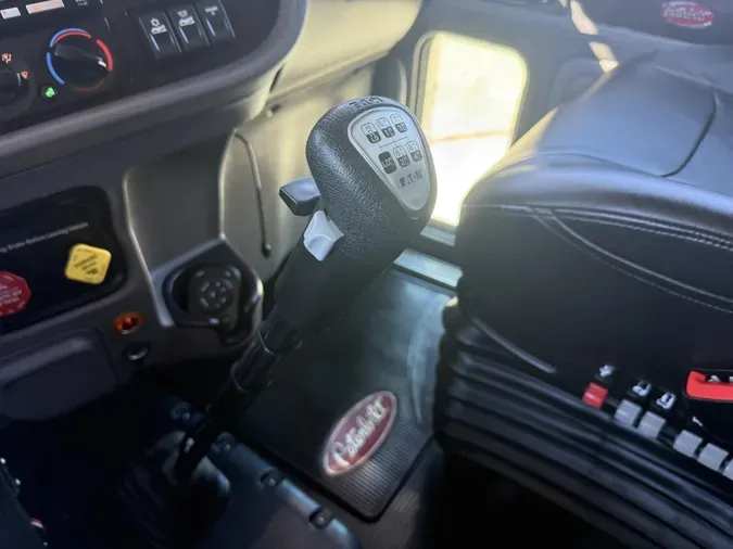 2024 Peterbilt 389