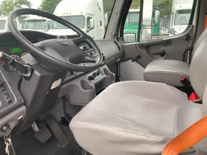 2020 FREIGHTLINER M2 1067f702d017ba84e55573ab2cdb6c7993b