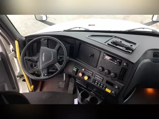 2023 Freightliner Cascadia 126