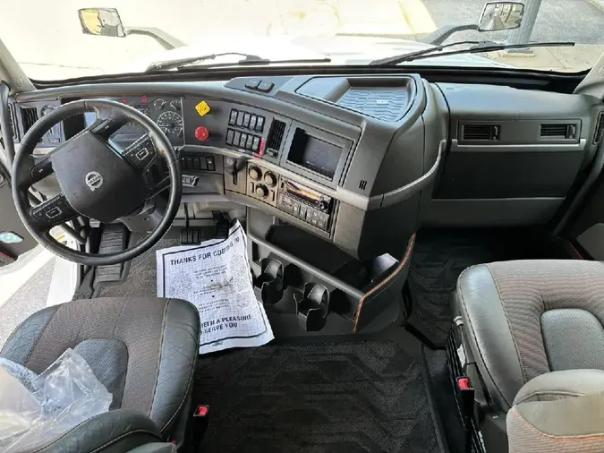 2019 VOLVO VNL64T740
