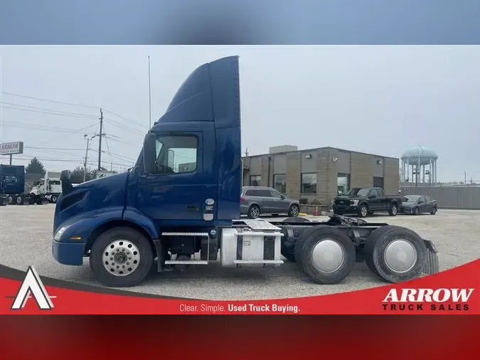 2020 VOLVO VNR300