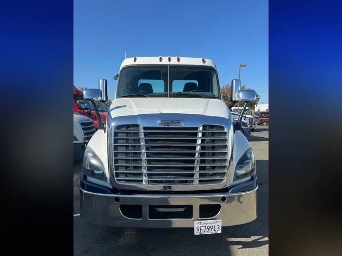 2018 FREIGHTLINER/MERCEDES CASCADIA 125