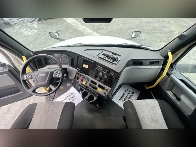 2022 Freightliner Cascadia 126