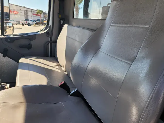 2015 Freightliner Business Class M2 106