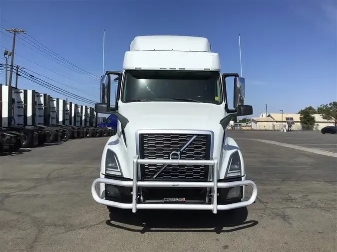 2020 VOLVO VNL64T740