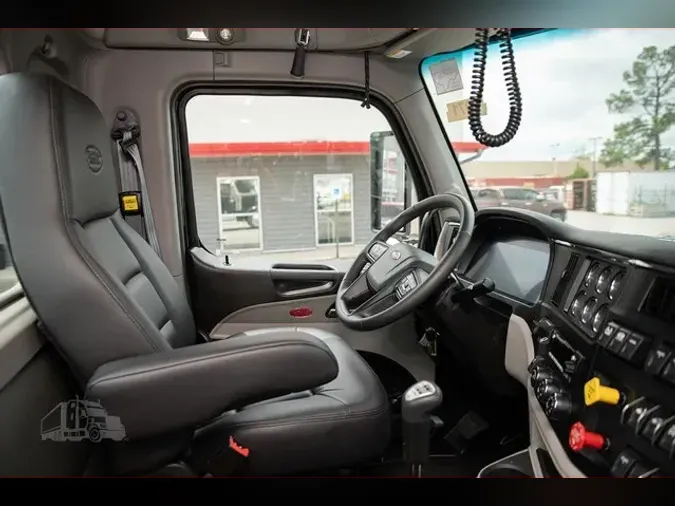 2025 PETERBILT 589