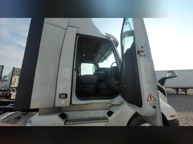 2019 Volvo VNL300