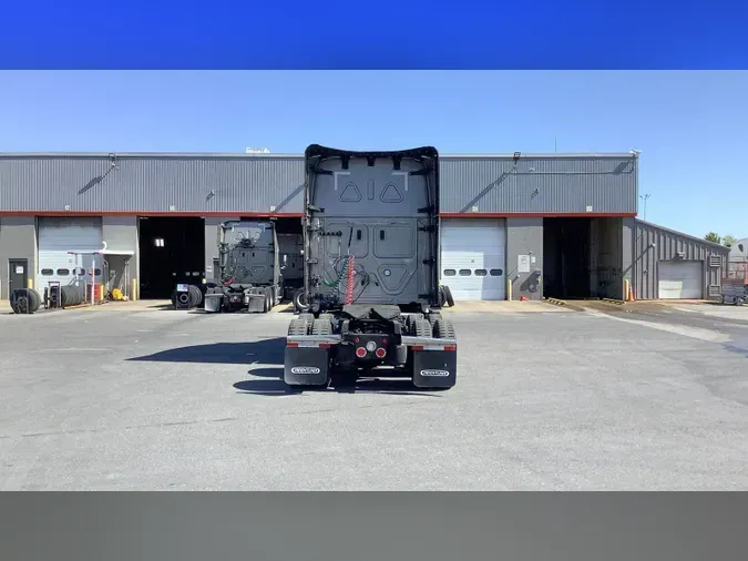 2025 Freightliner Cascadia 126