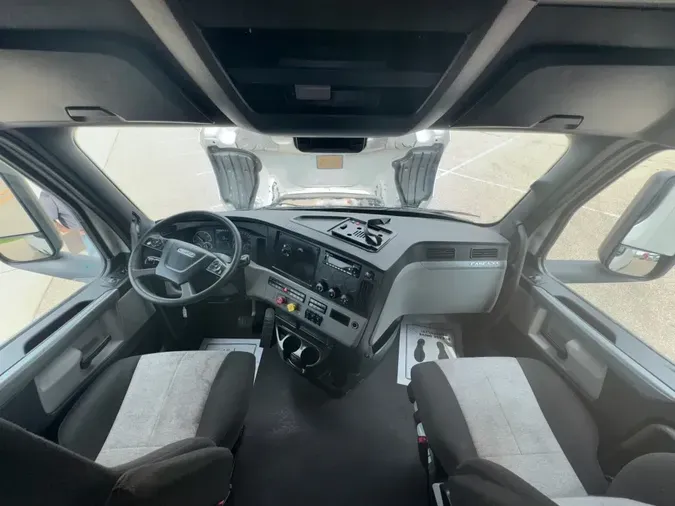 2022 FREIGHTLINER Cascadia 126