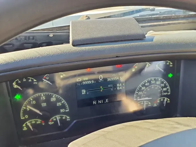 2019 VOLVO VNR42T 300